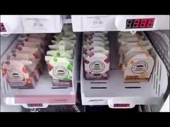 Παγωμένες μηχανές πώλησης που πωλούν το κρέας και το παγωτό με ένα ανέπαφο σύστημα πληρωμής στη Σιγκαπούρη