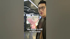 Φρέσκα λουλούδια που πωλούνται στην τράπεζα.